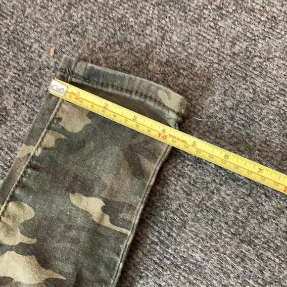 Rue 21 Distressed camo jeans size 1/2 - Picture 6 of 6
